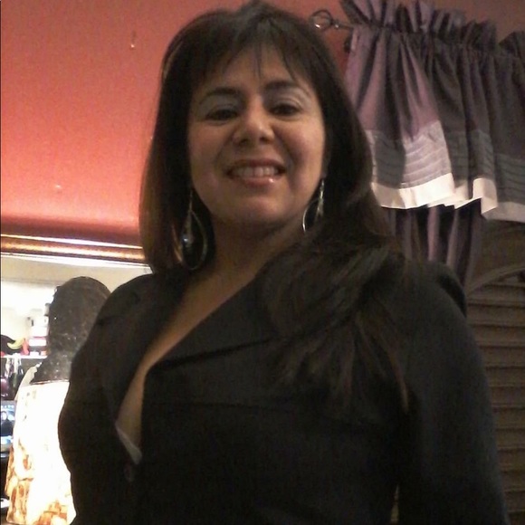 Meet your Posher, Yadira - Picture 2 of 4